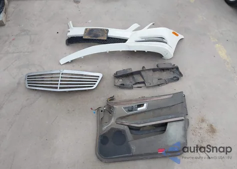 2012 Mercedes-Benz E 350 z USA, uszkodzony, nr VIN WDDHF5KB0CA610191